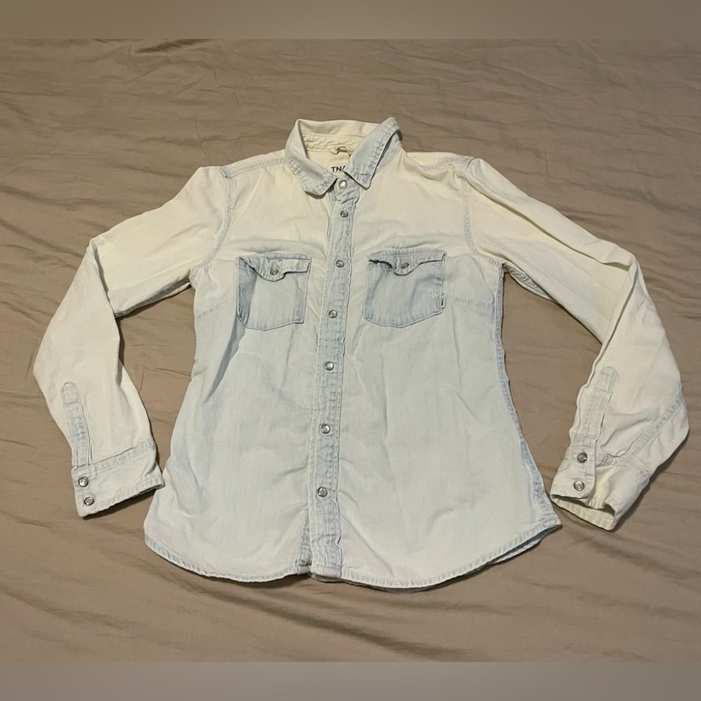 TNA Aritzia Marshall Chambray Long Sleeve Button Down Shirt Acid Wash Medium